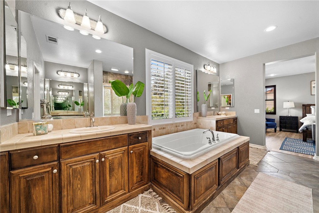 5895 E Camino Manzano