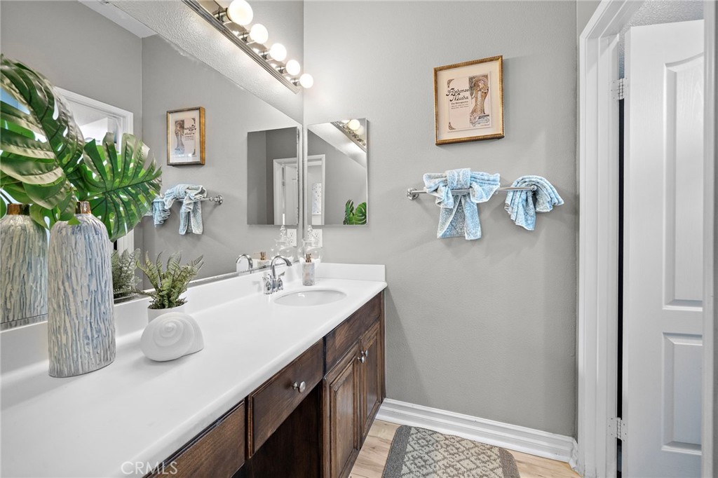 5895 E Camino Manzano