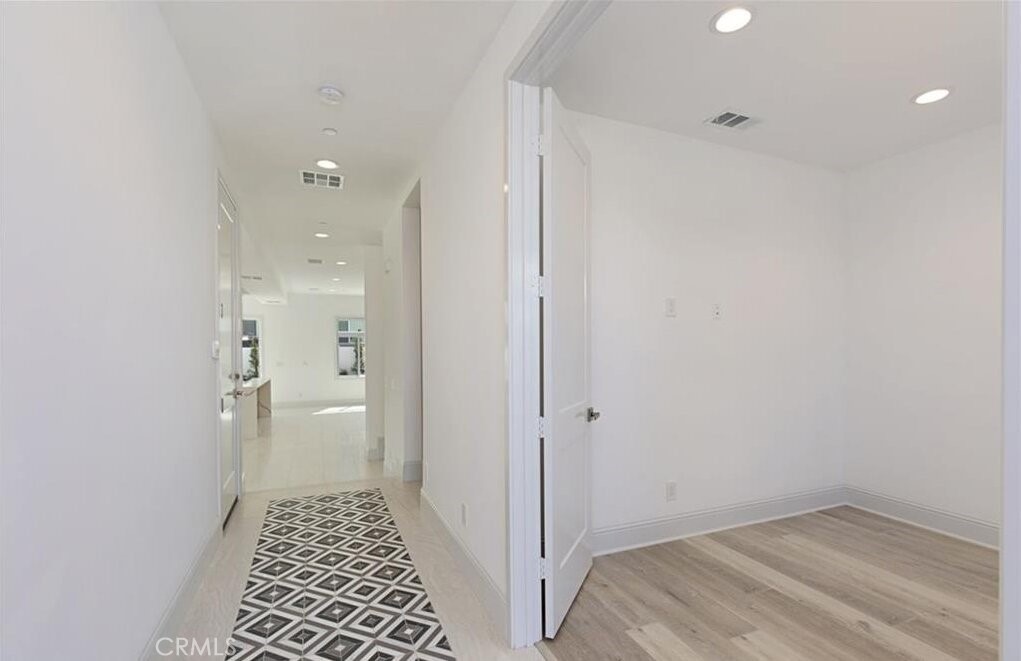 34270 Amber Lantern Street