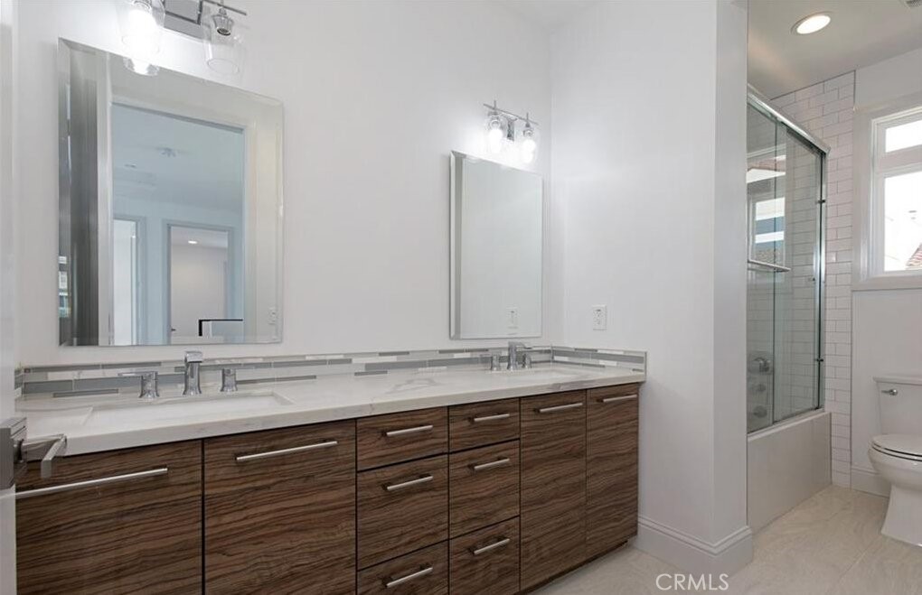 34270 Amber Lantern Street