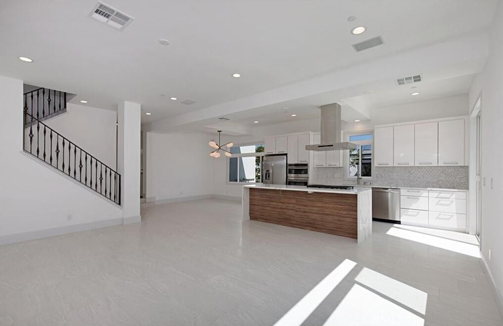 34270 Amber Lantern Street