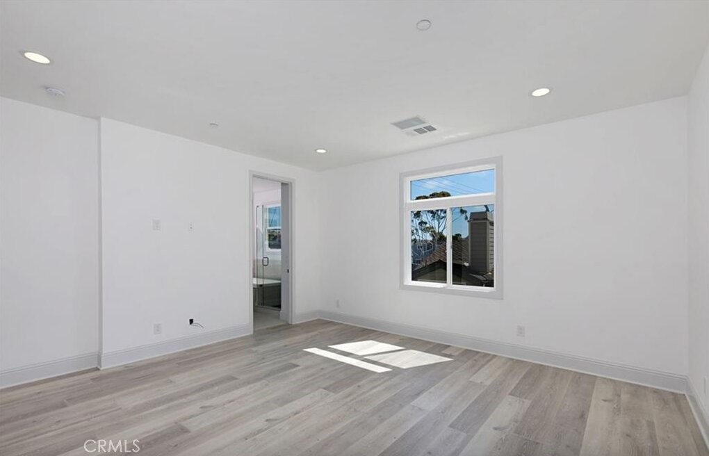 34270 Amber Lantern Street