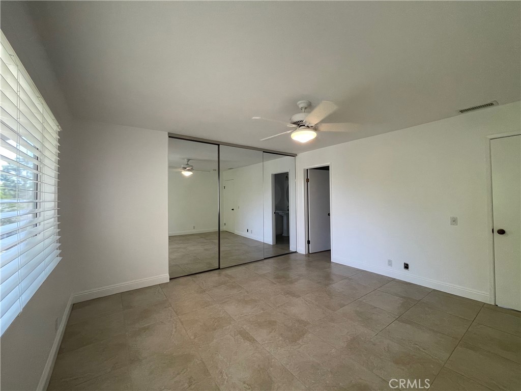 12 Hollowglen