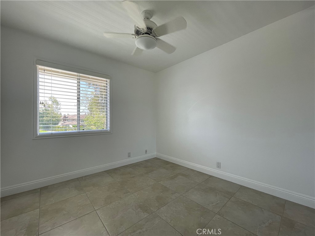 12 Hollowglen