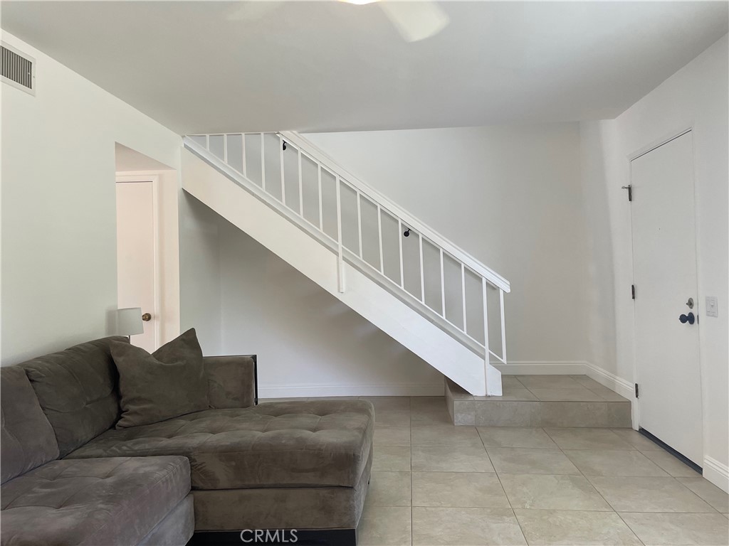 12 Hollowglen