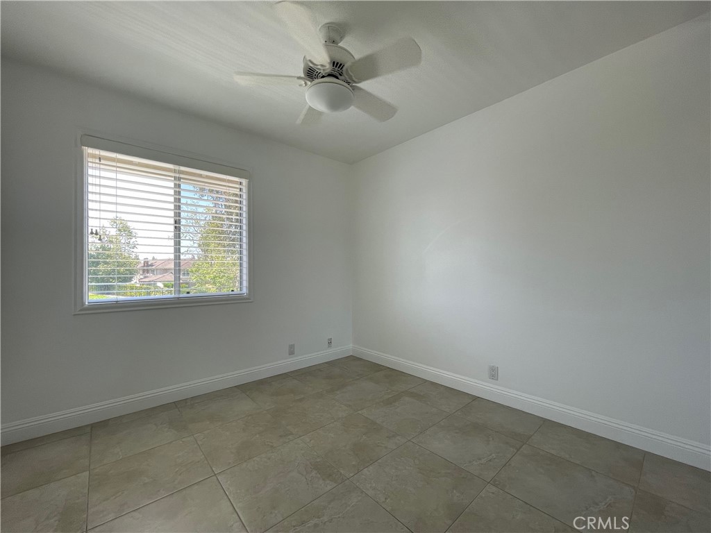 12 Hollowglen