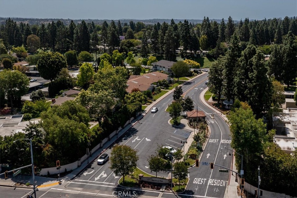 320 AVENIDA CARMEL B