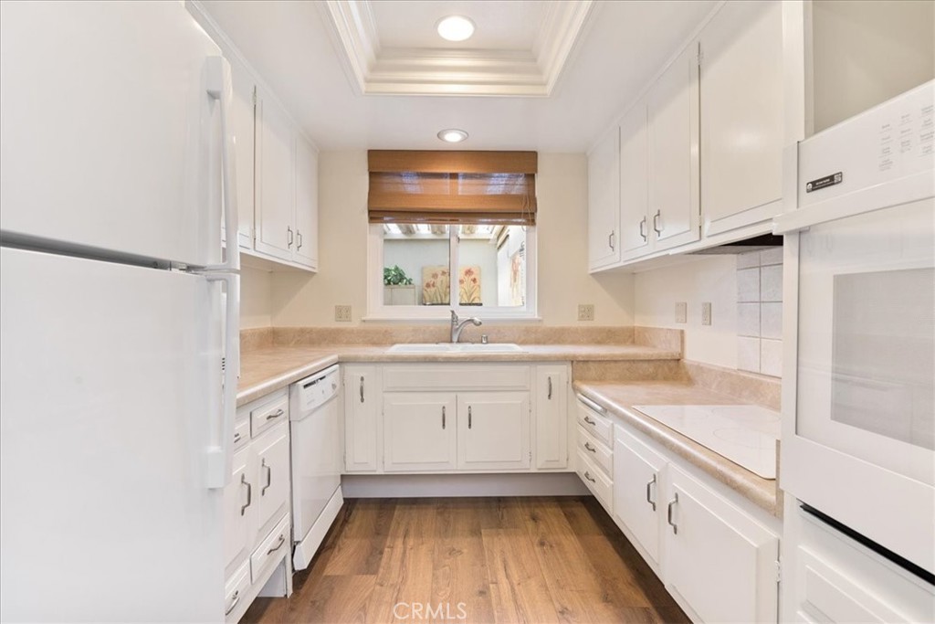 320 AVENIDA CARMEL B