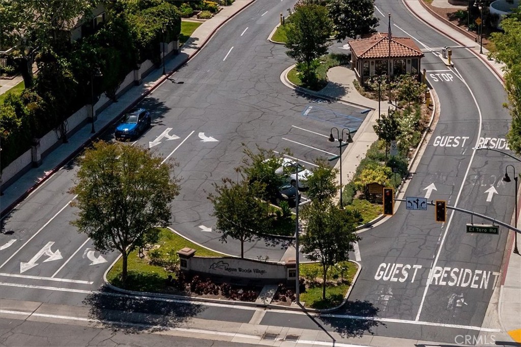 320 AVENIDA CARMEL B