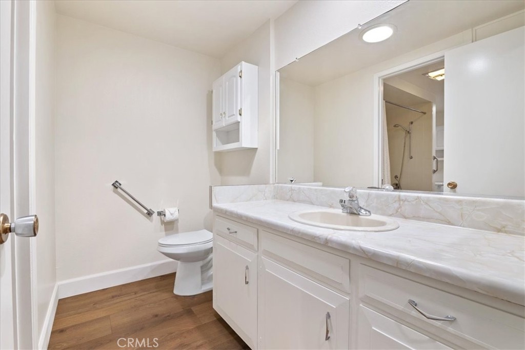320 AVENIDA CARMEL B