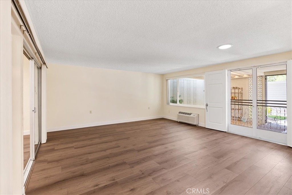 320 AVENIDA CARMEL B