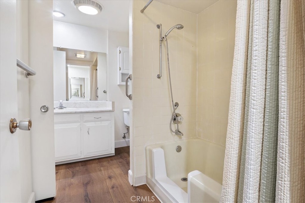 320 AVENIDA CARMEL B