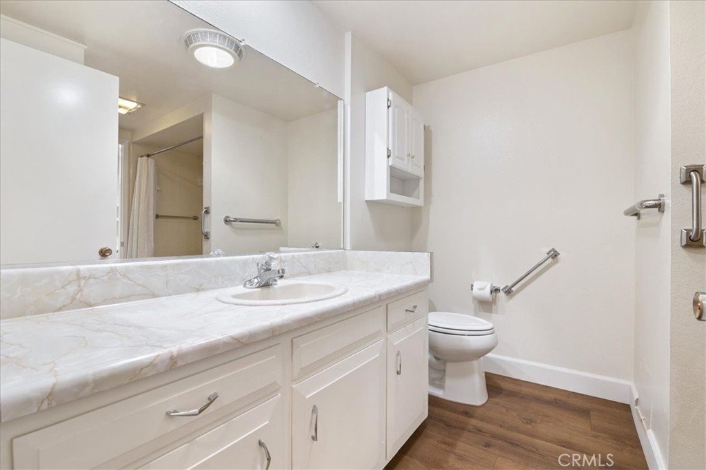 320 AVENIDA CARMEL B