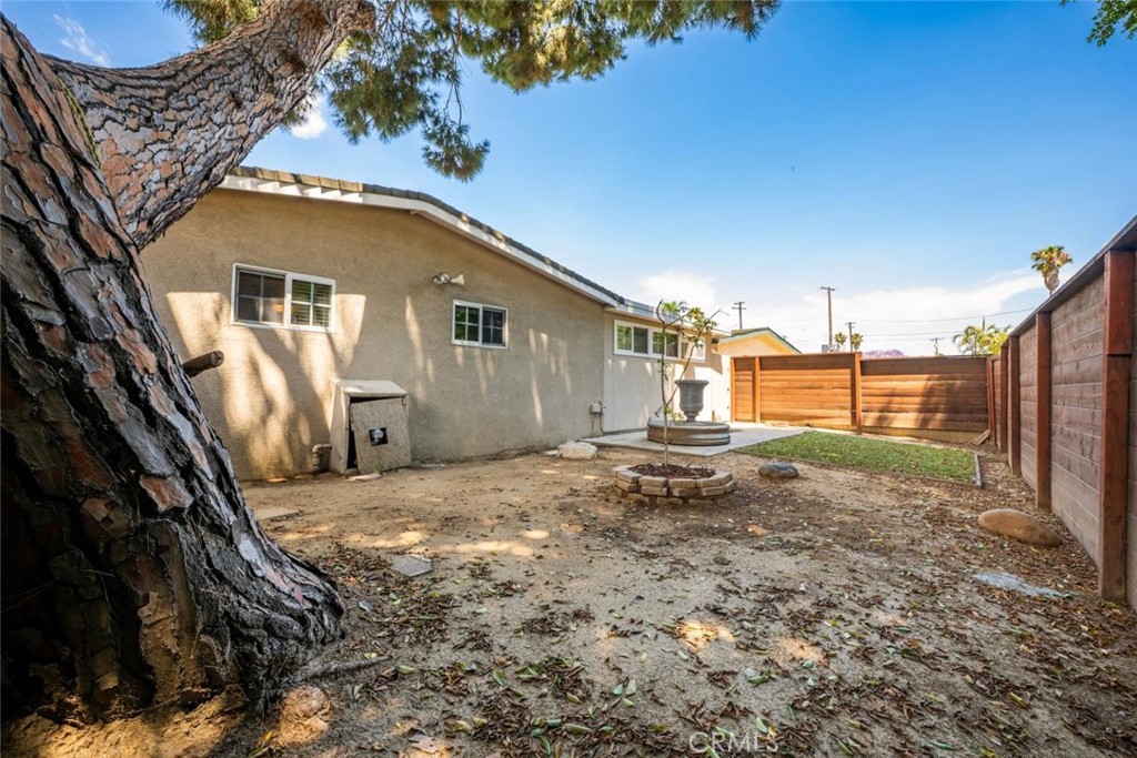 1238 N Studebaker