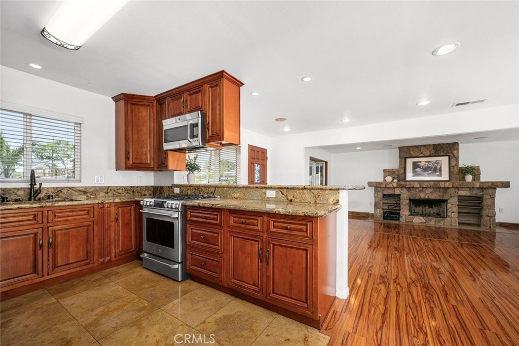 1238 N Studebaker