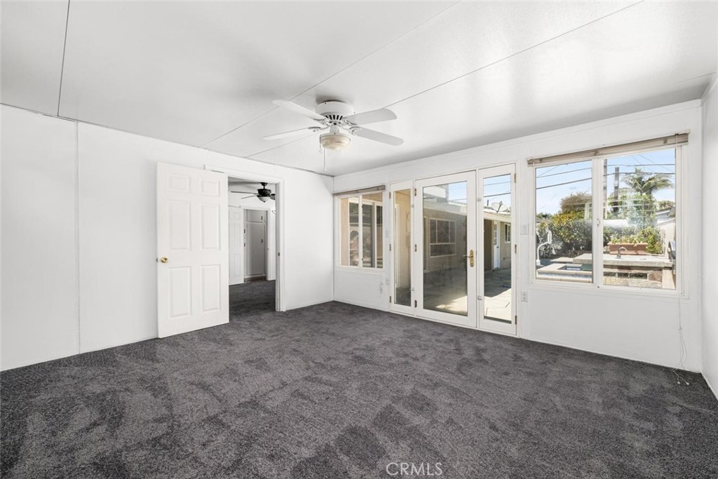 1238 N Studebaker