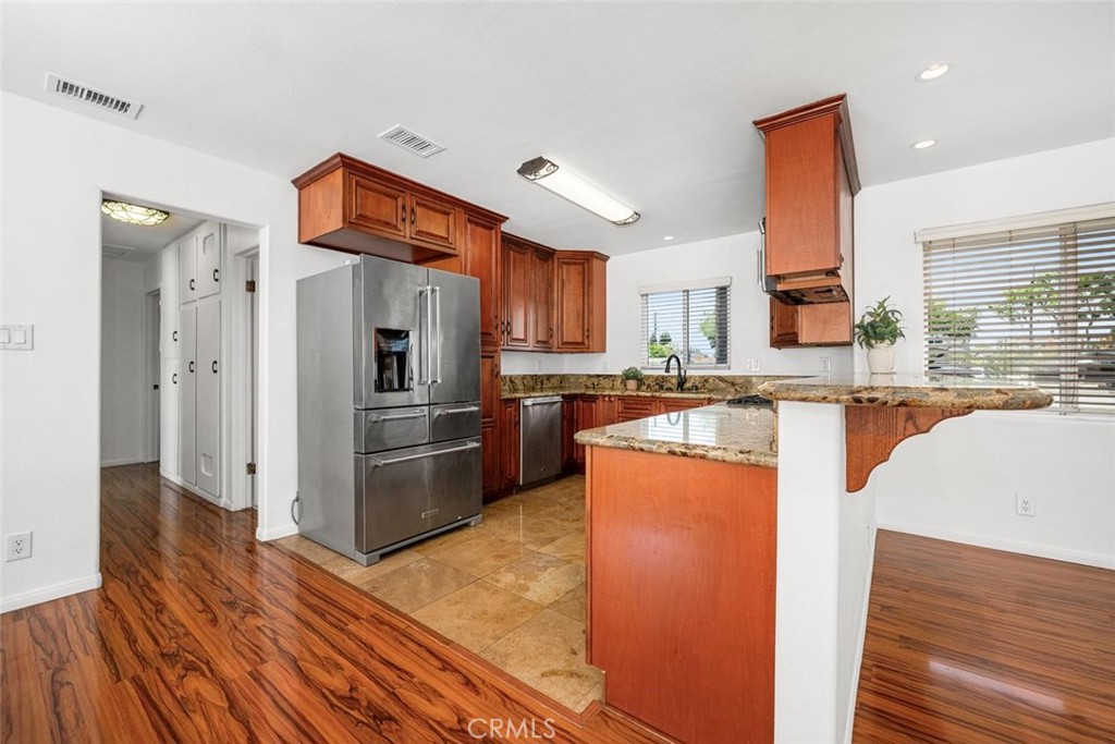 1238 N Studebaker