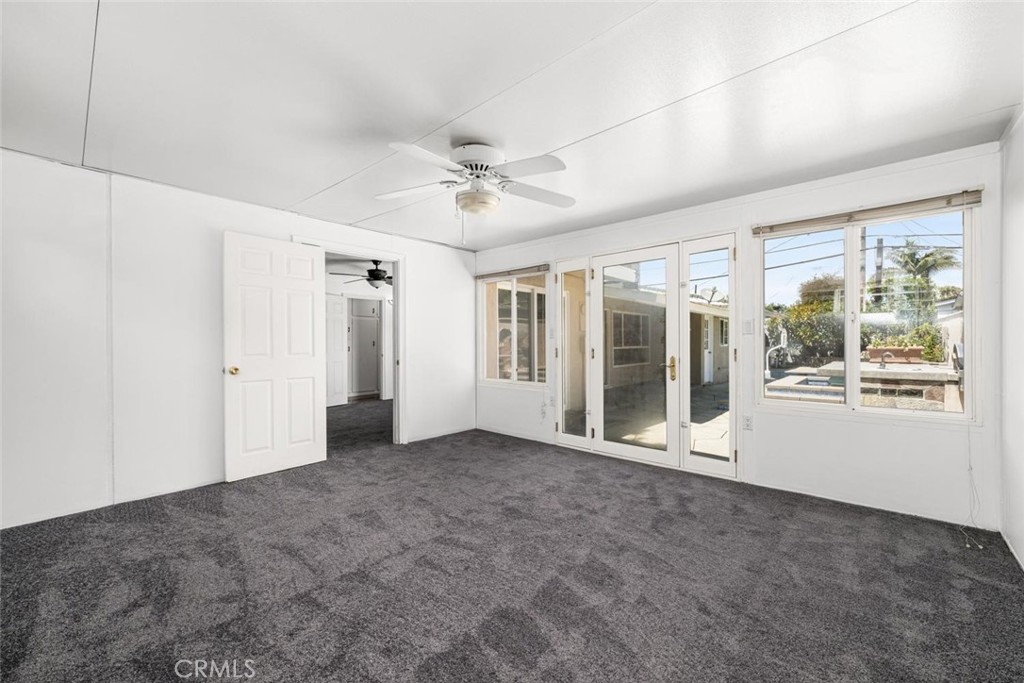 1238 N Studebaker