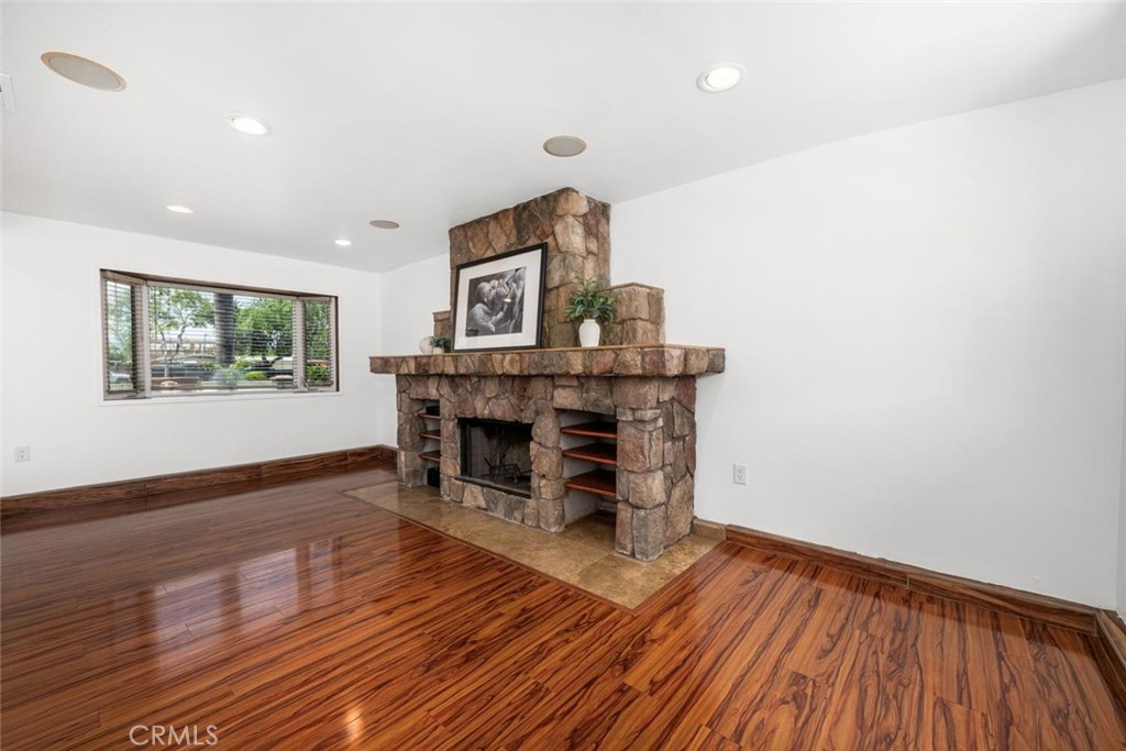1238 N Studebaker