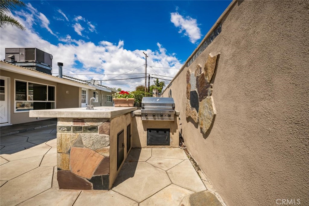 1238 N Studebaker