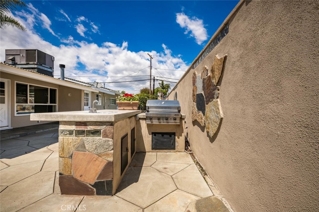 1238 N Studebaker