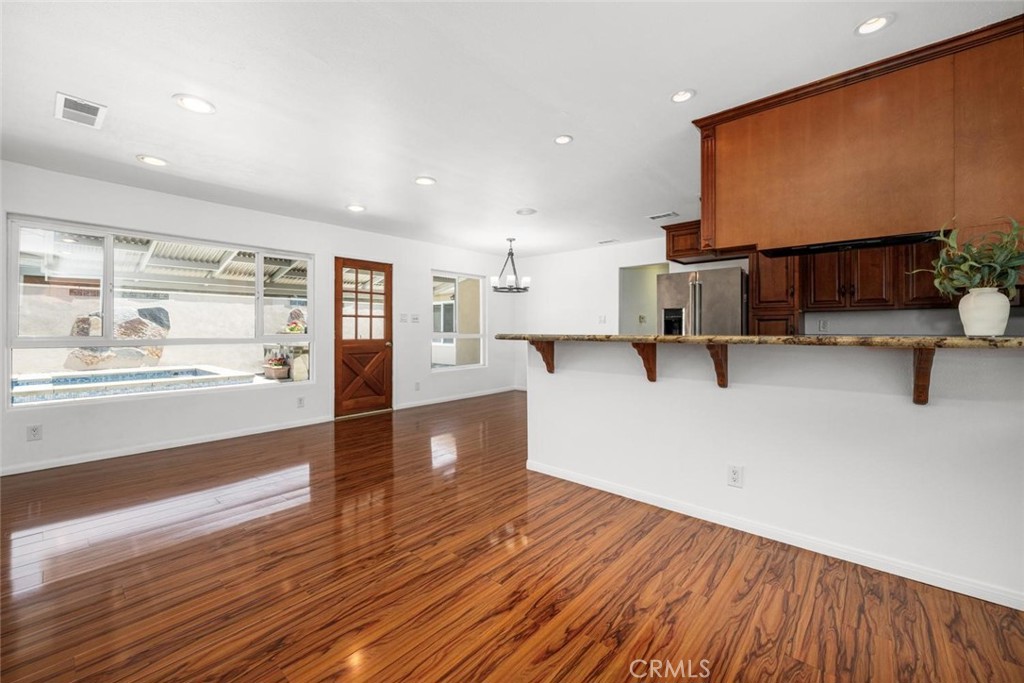 1238 N Studebaker