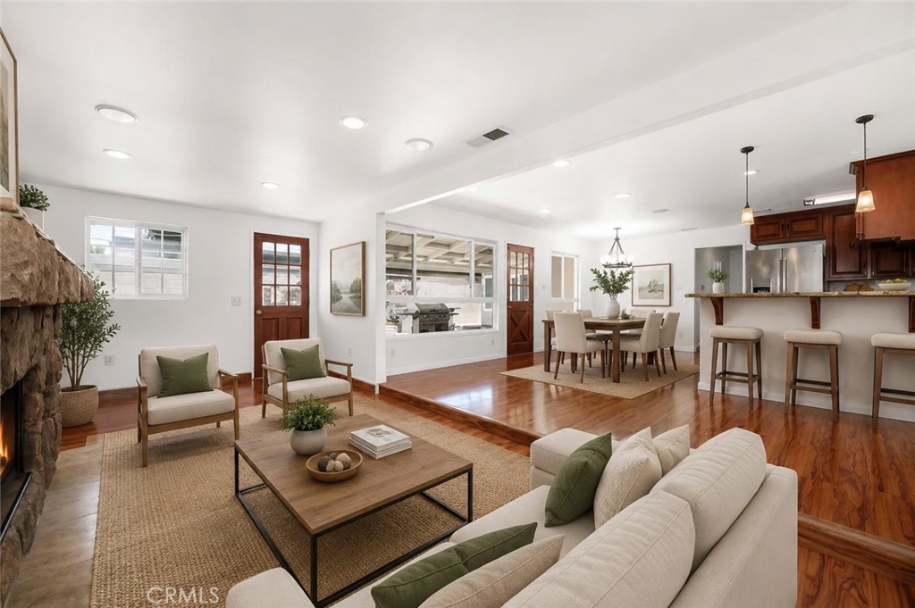 1238 N Studebaker