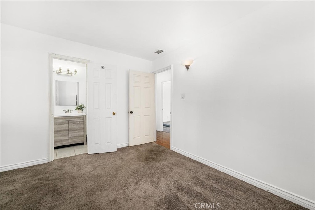 1238 N Studebaker