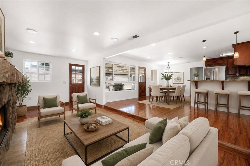 1238 N Studebaker