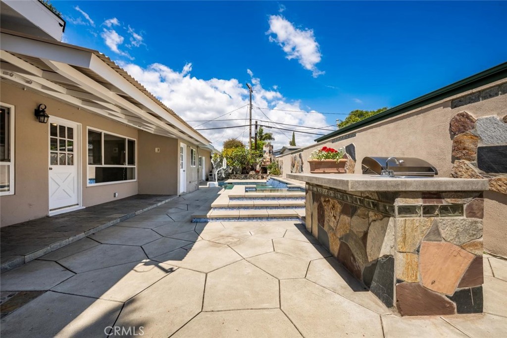 1238 N Studebaker