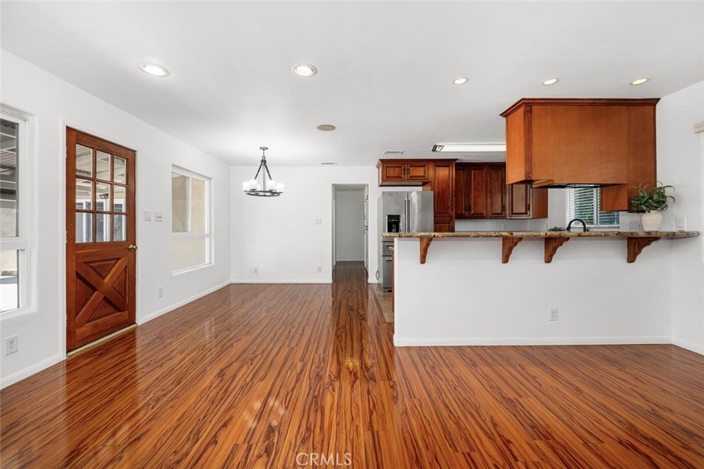1238 N Studebaker