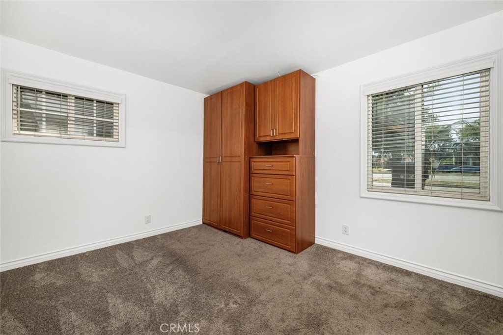 1238 N Studebaker