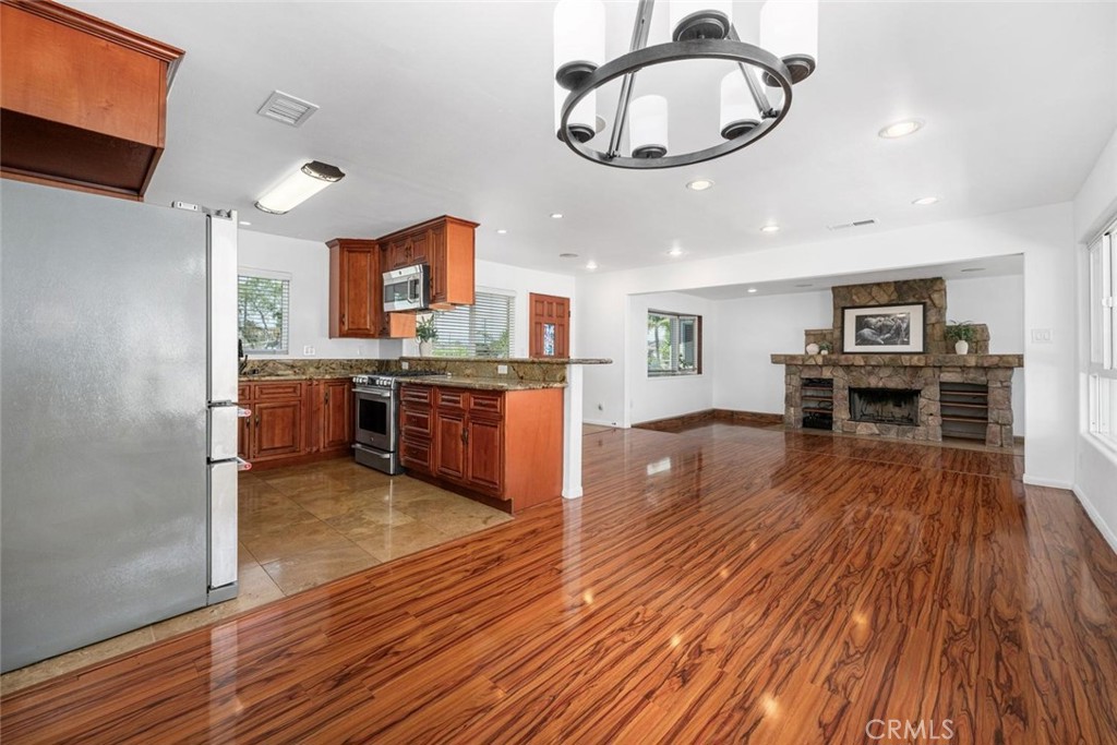 1238 N Studebaker