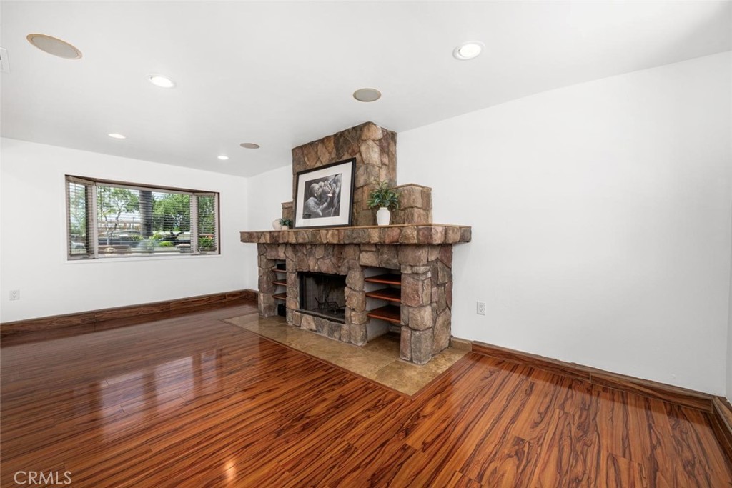1238 N Studebaker