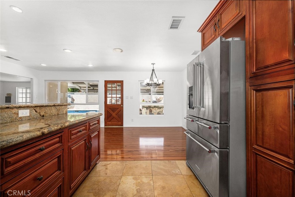1238 N Studebaker