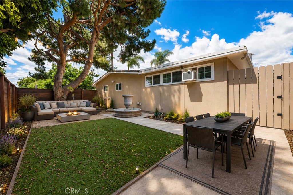 1238 N Studebaker