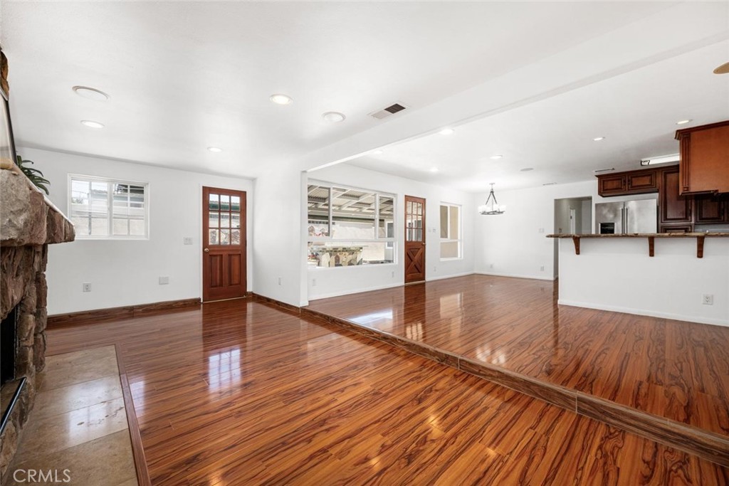 1238 N Studebaker