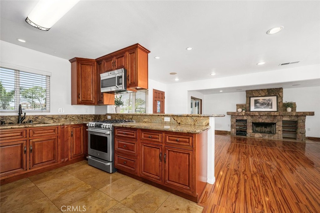 1238 N Studebaker