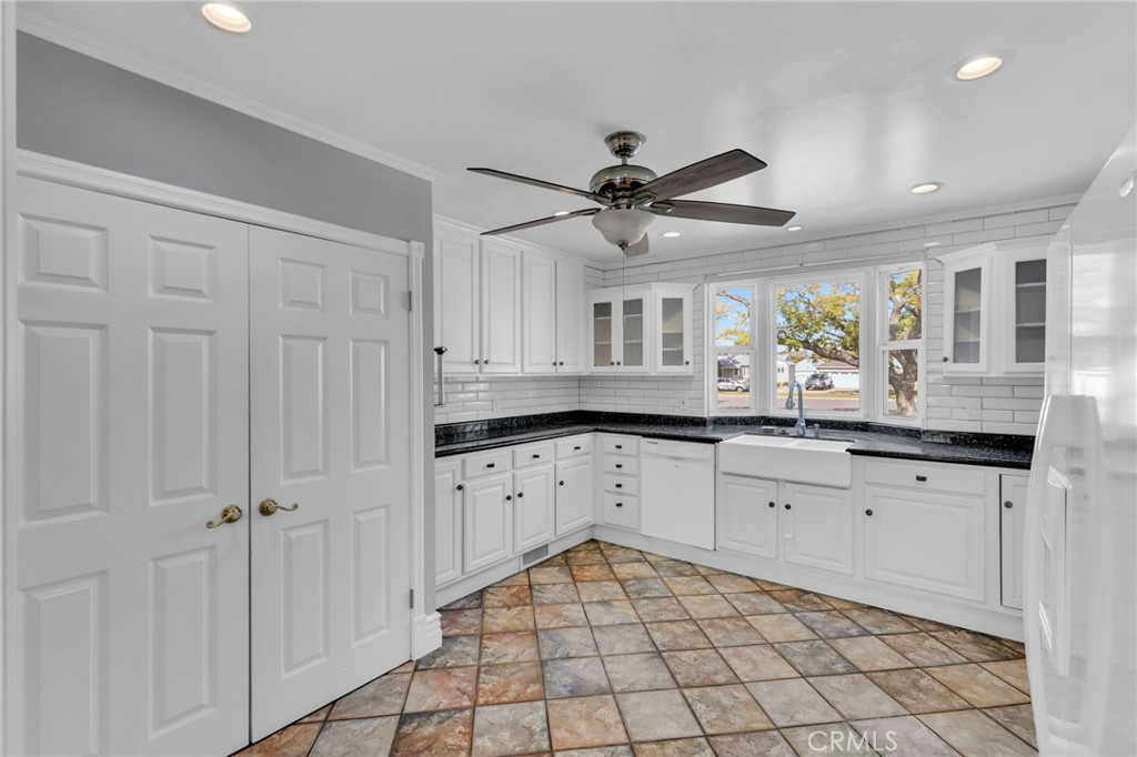 4220 Los Coyotes Diagonal