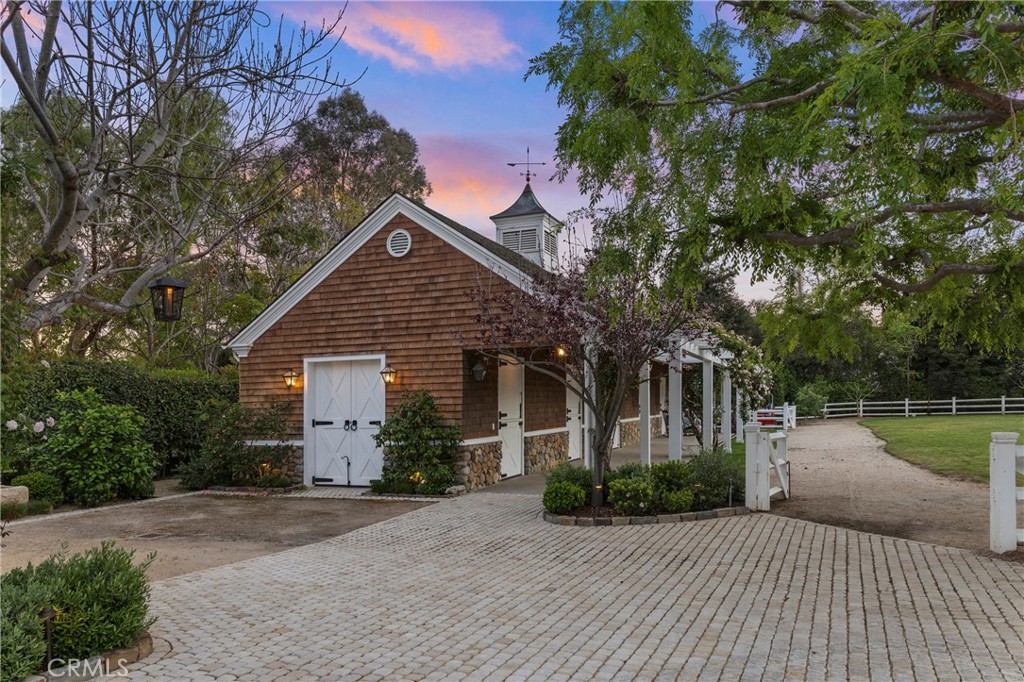 31922 Paseo Monte Vista