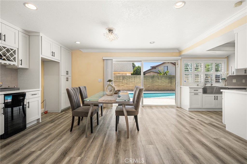 2860 E Hempstead