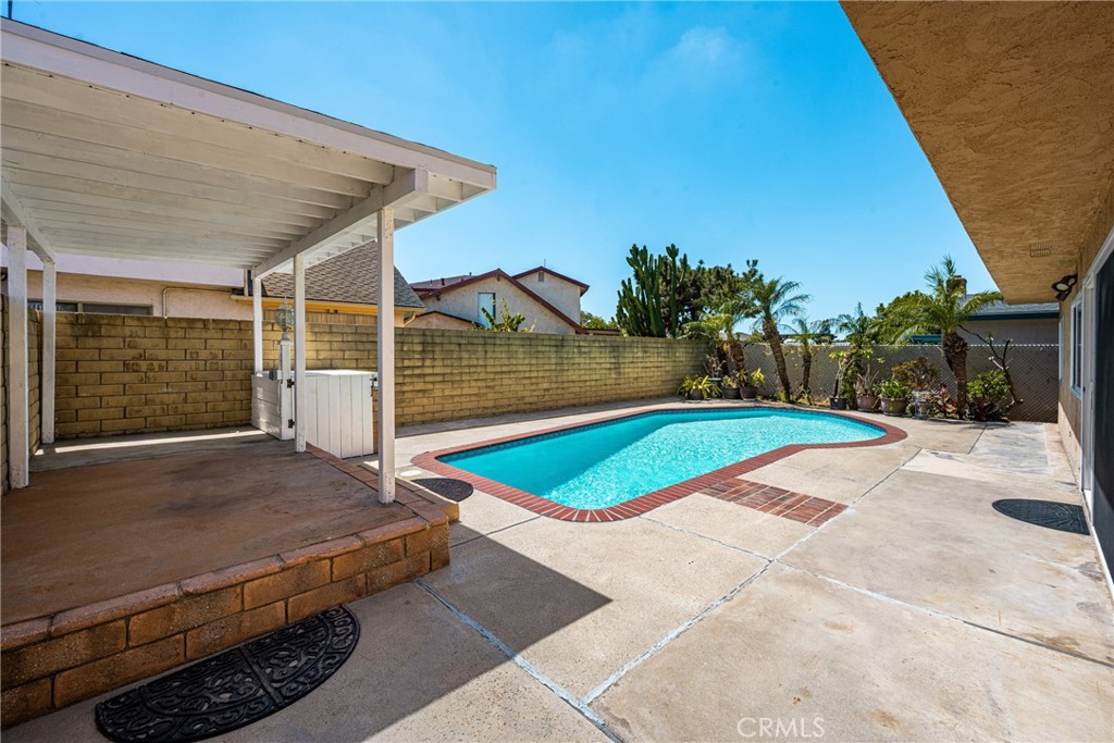 2860 E Hempstead