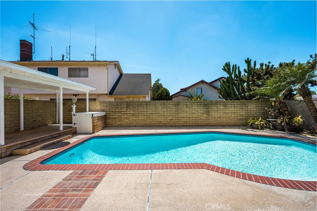 2860 E Hempstead