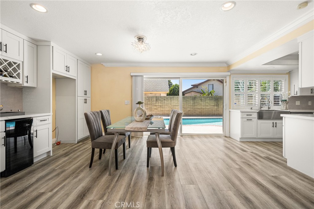 2860 E Hempstead