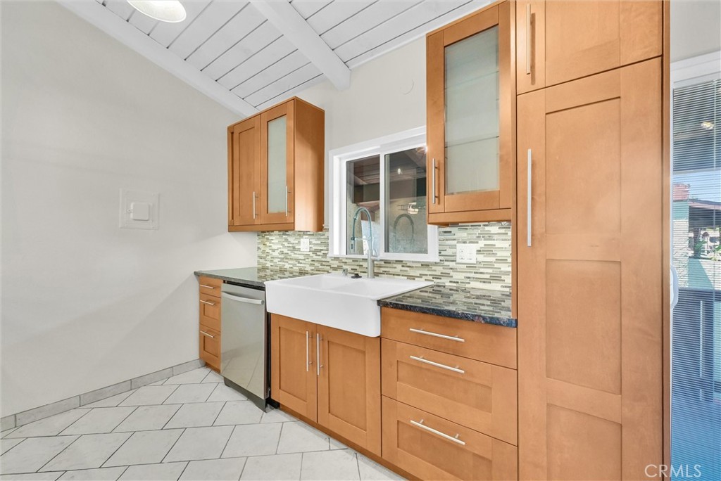 1010 W Macarthur Boulevard 118