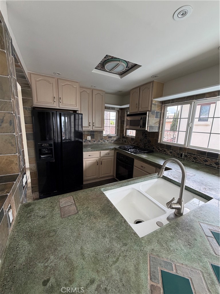 24322 Santa Clara 3