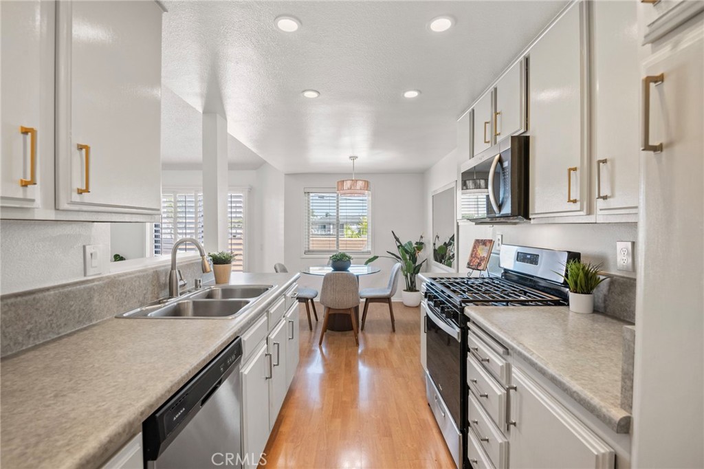 305 Coral Reef 4