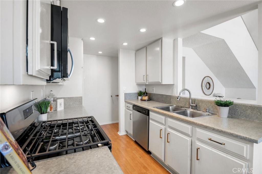 305 Coral Reef 4