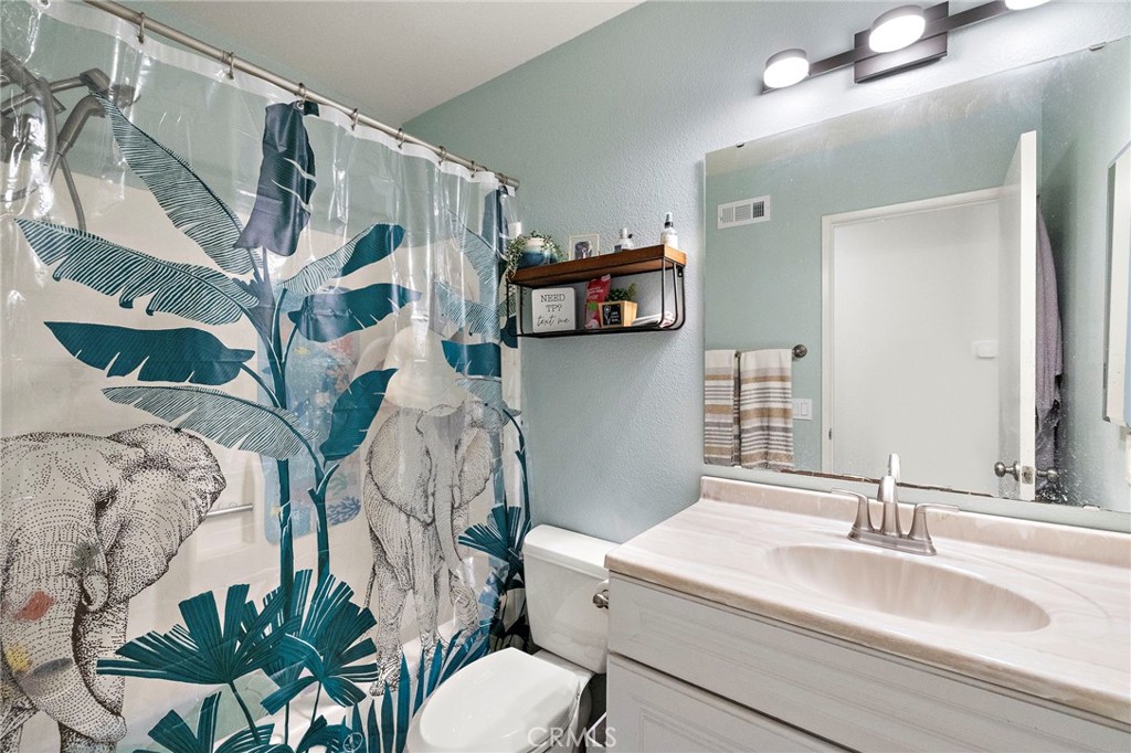 21155 Larchmont