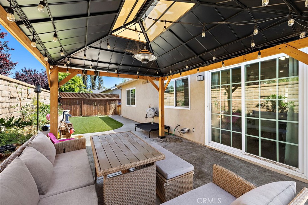 21155 Larchmont